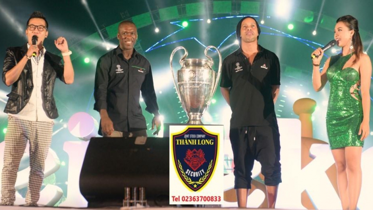 Rước cup C1 và hộ tống Ronaldinho